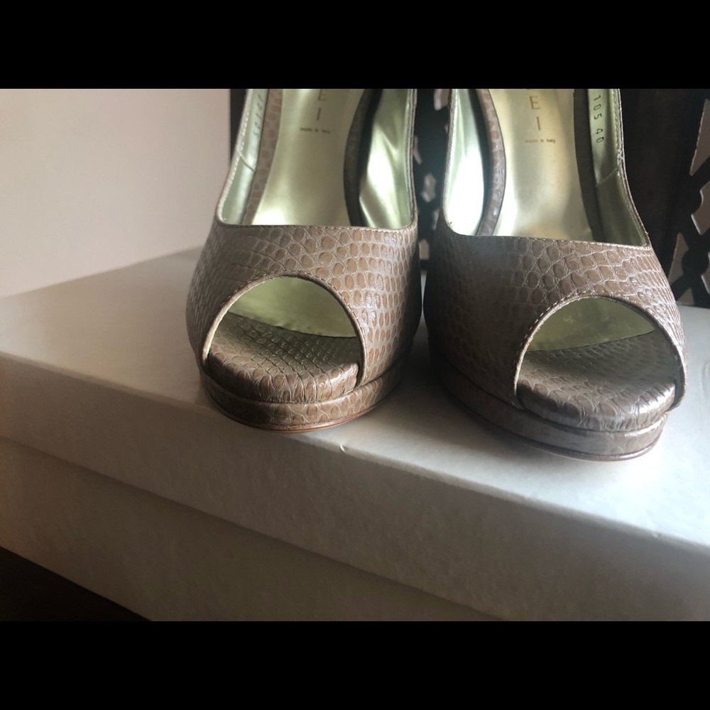 Casadei Peep Toe Platform Pump - image 4